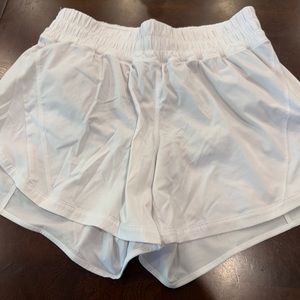 Lululemon Track that MR short 5” lined - white sz 10